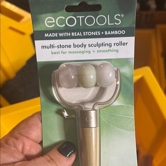 EcoTools Green and‎ White Stone Sculpting Roller - Picture 3 of 4